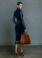 Belvenza | Abito Midi in Velluto Blu Scuro con Pizzo