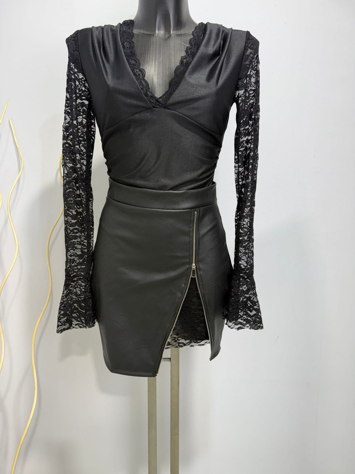 Belvenza | Set Elegante di Gonna e Body Nero